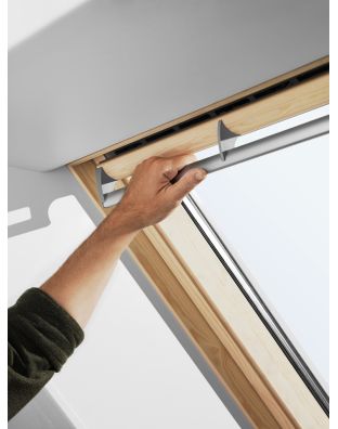 Fereastra mansarda VELUX GGL 3066, lemn de pin, 3 sticle, maner sus